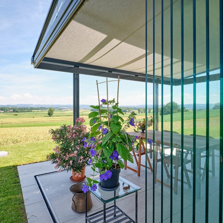 glashaus sicht in die schoene natur